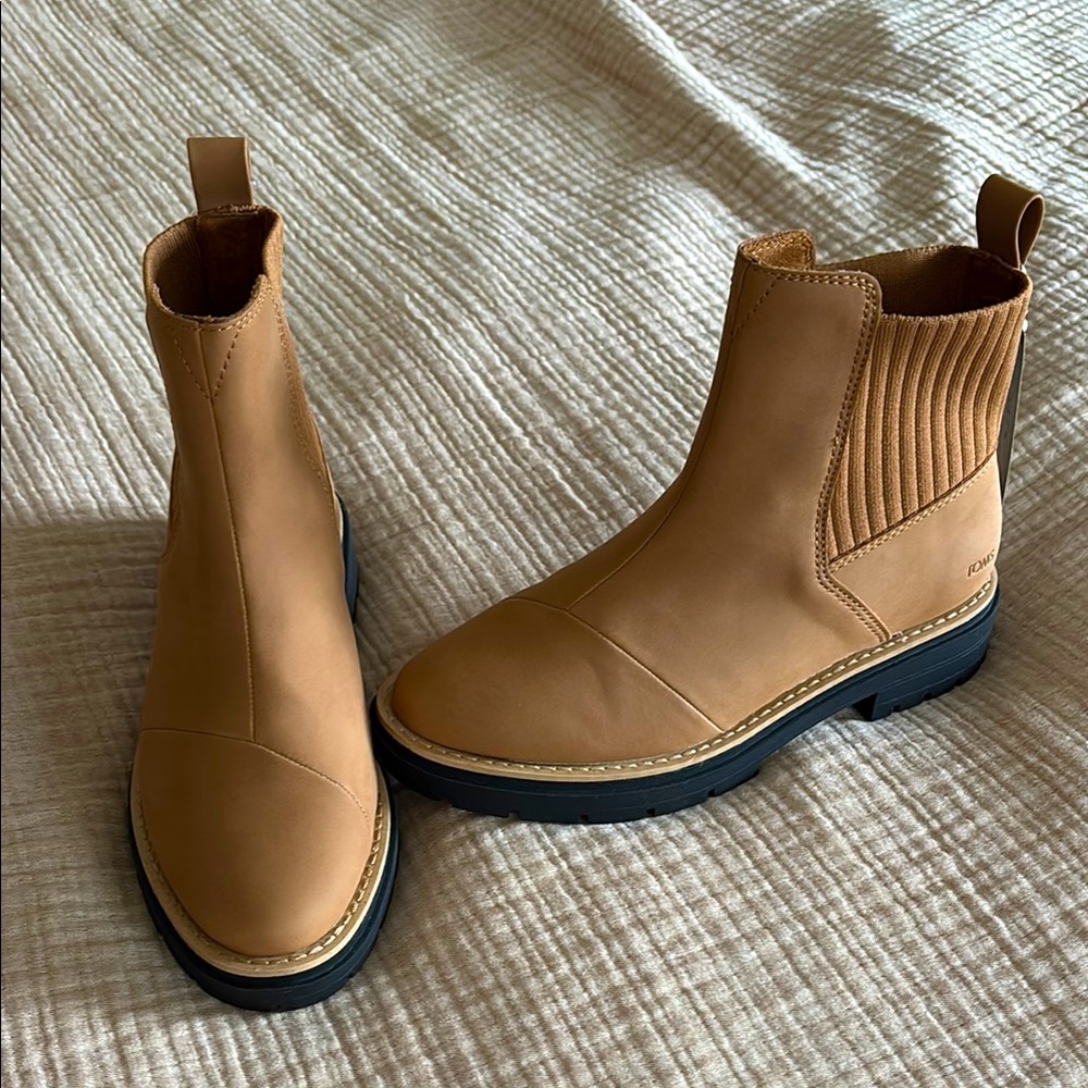 Women's Chelsea Ankle Boots in Tan